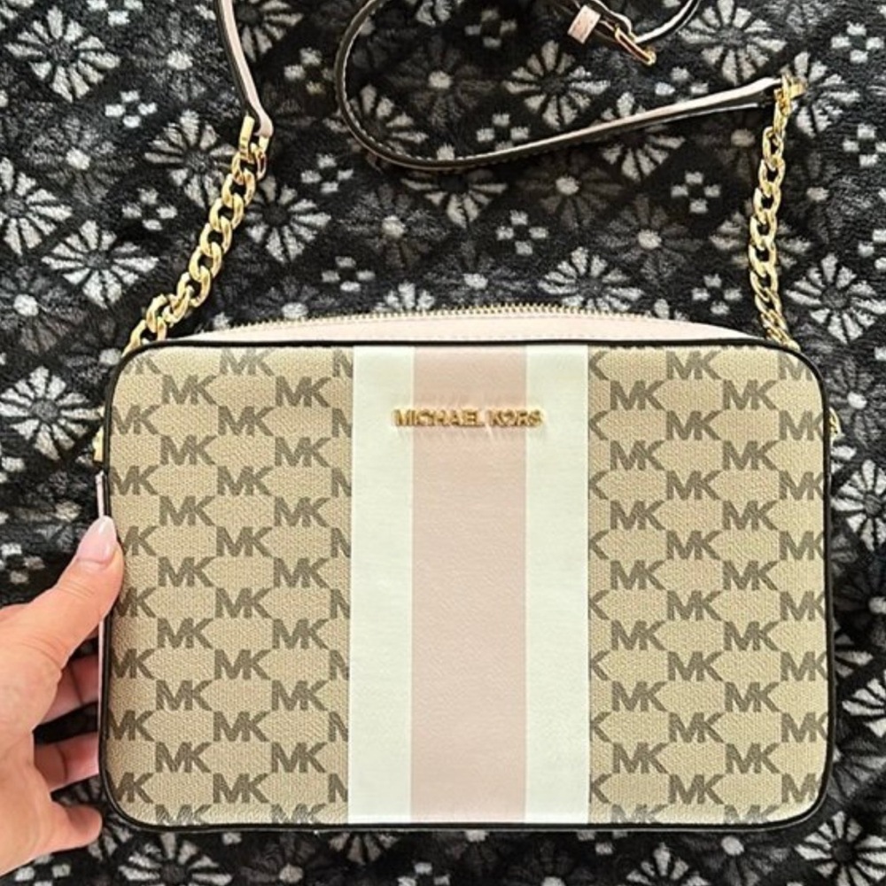 Michael Kors Elegant Beige Crossbody Bag with Gold Accents